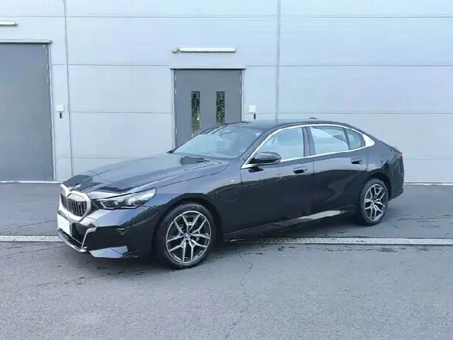BMW i5 2024, 8 800 км