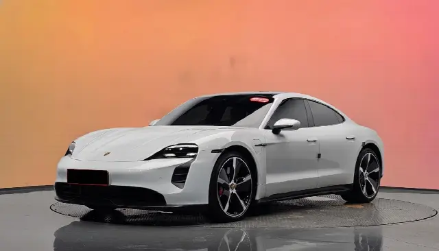 Porsche Taycan 2020, 28 970 км