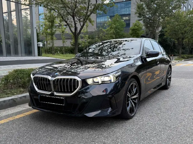 BMW 5 Series 2023, новый