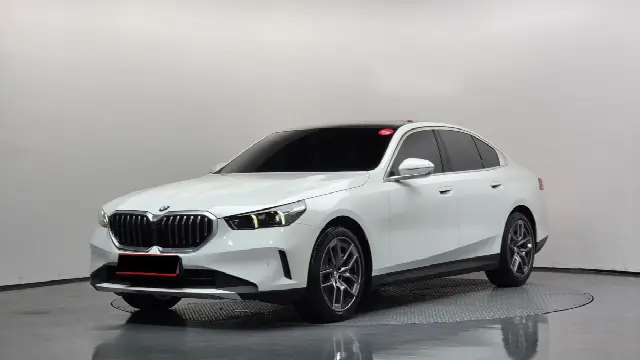 BMW 5 Series 2023, новый