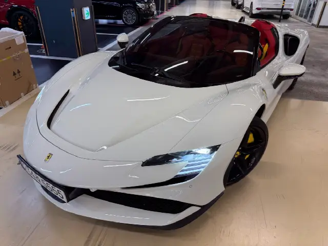 Ferrari SF90 2021, 8 800 км