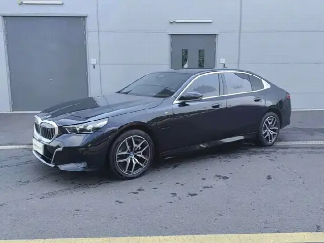 BMW i5 2025, 12 800 км