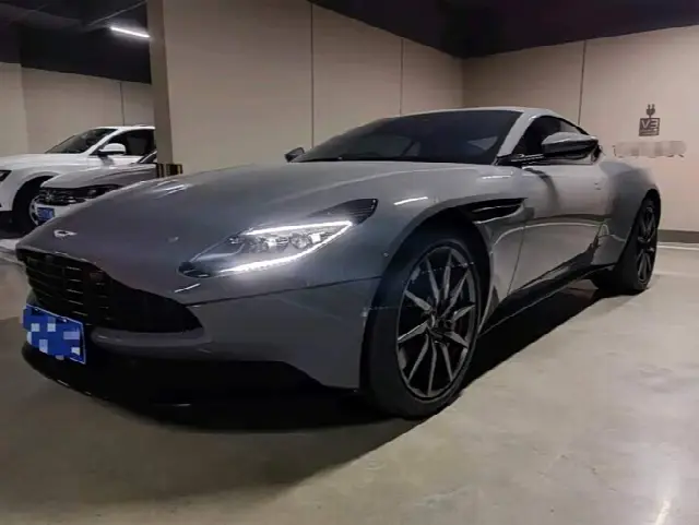 Aston Martin DB11 2020, 20 000 км