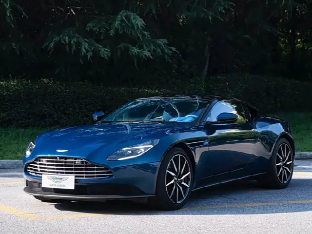 Aston Martin DB11 2022, 6 000 км