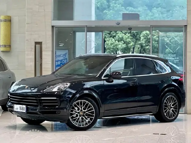 Porsche Cayenne 2022, 40 000 км