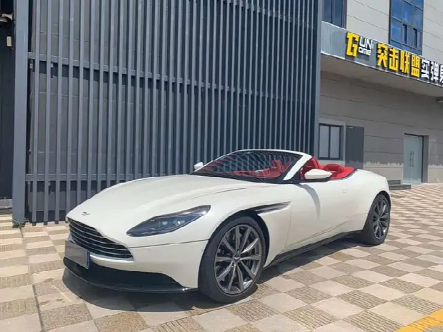 Aston Martin DB11 2023, 15 000 км