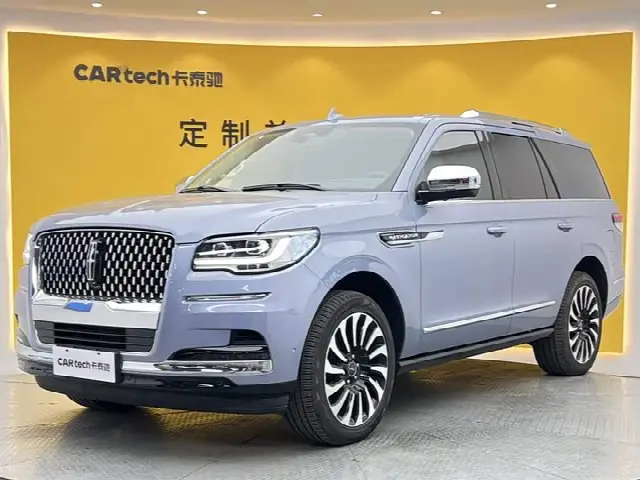 Lincoln Navigator 2022, 18 000 км