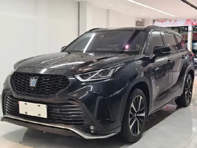 Toyota Crown Kluger 2022, 60 000 км