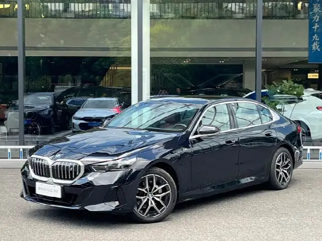 BMW i5 2025, 13 000 км