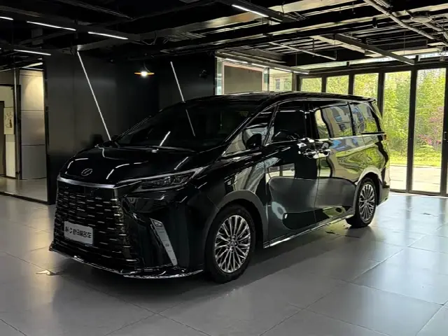 Lexus LM 2023, 49 000 км