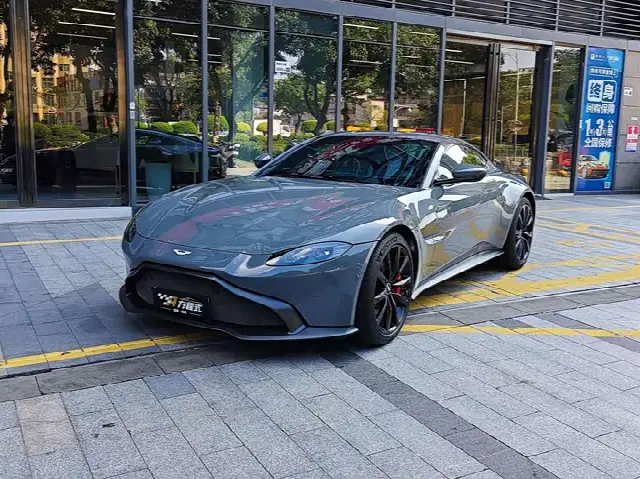 Aston Martin V8 Vantage 2022, 32 000 км