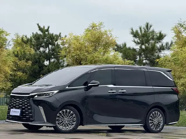 Lexus LM 2023, 46 000 км