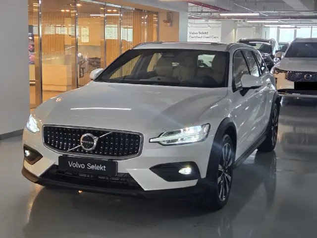 Volvo V60 2019, новый