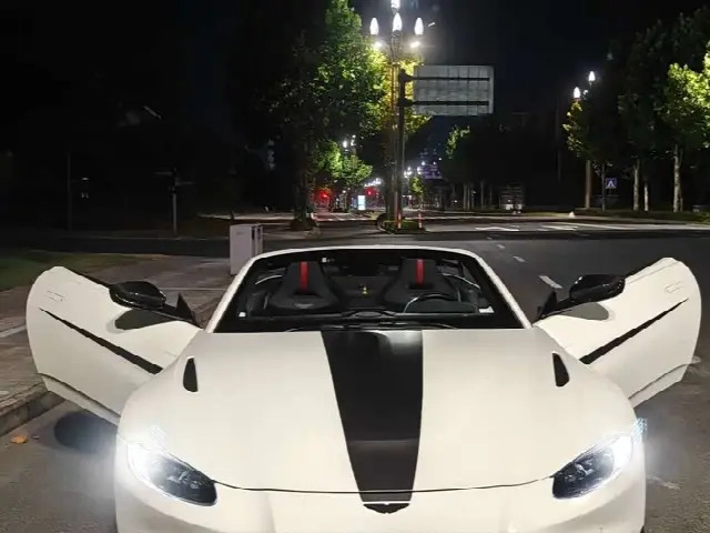 Aston Martin V8 Vantage 2022, 24 000 км