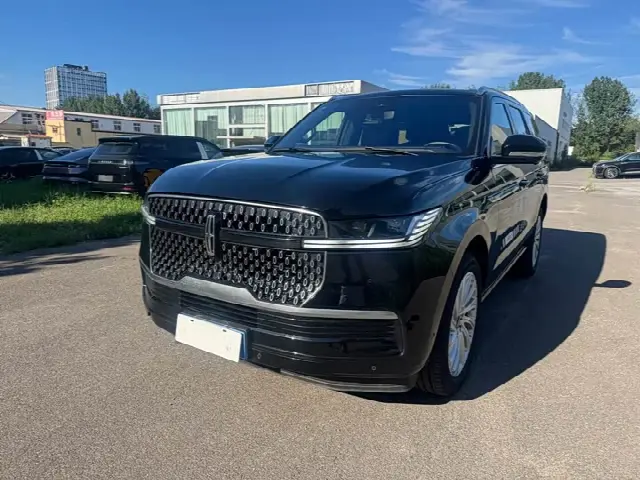 Lincoln Navigator 2025, 11 000 км