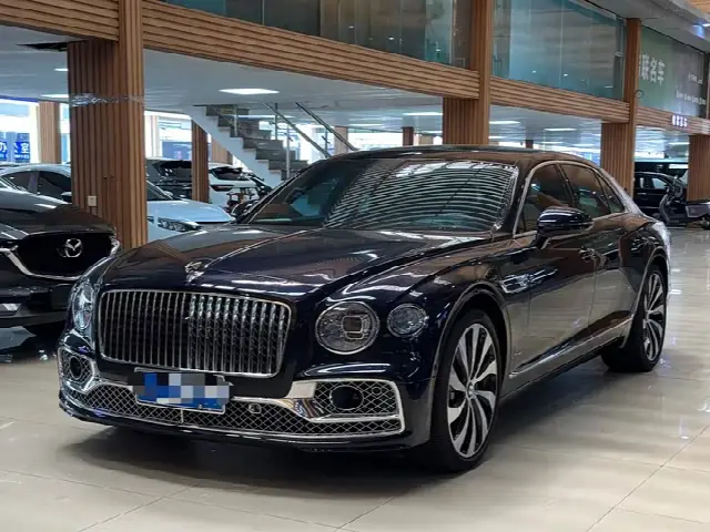 Bentley Flying Spur 2023, 13 000 км