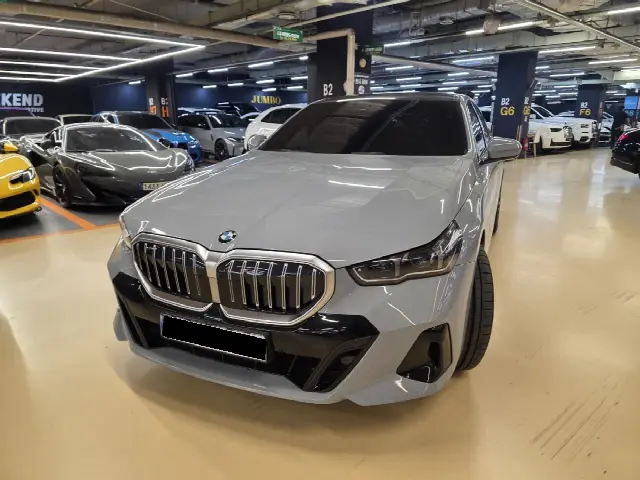 BMW 5 Series 2023, 5 000 км