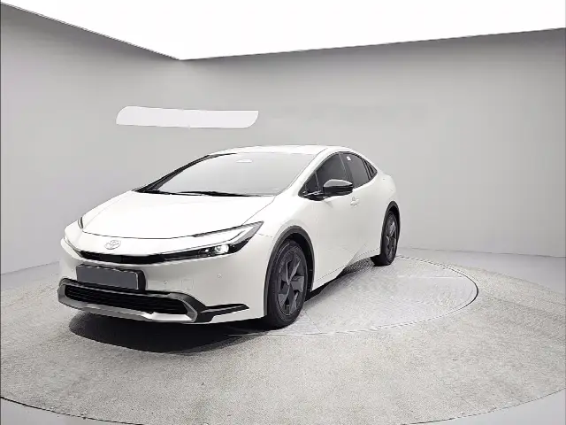 Toyota Prius 2023, 12 904 км