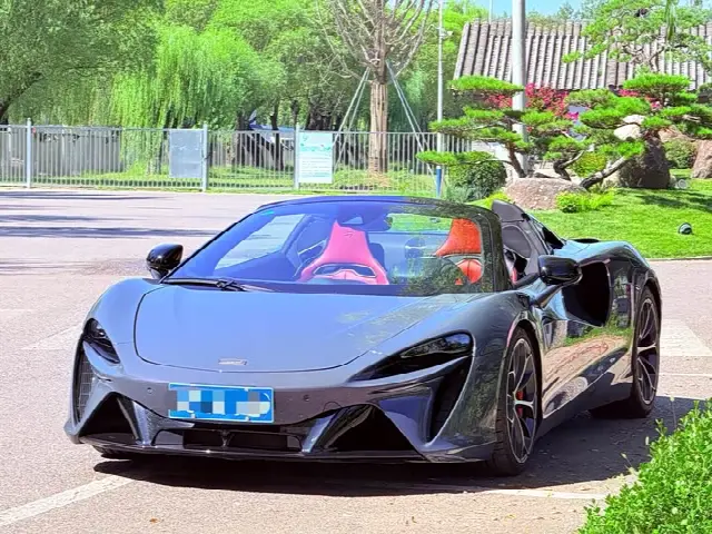 McLaren Artura 2025, 13 000 км