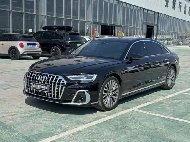 Audi A8 2025, 32 000 км