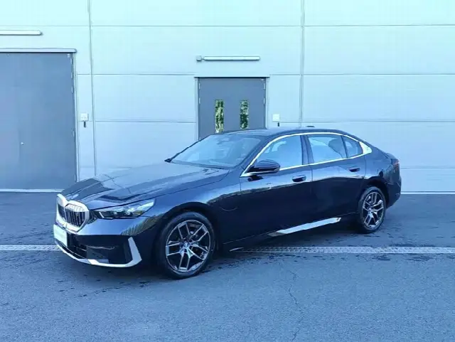 BMW i5 2024, 16 000 км