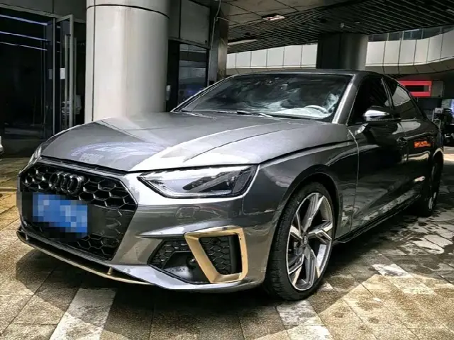 Audi A4L 2022, 17 000 км