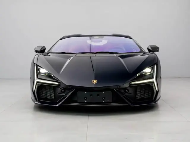 Lamborghini Revuelto 2023, 5 000 км