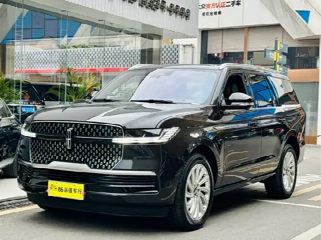 Lincoln Navigator 2025, 7 800 км