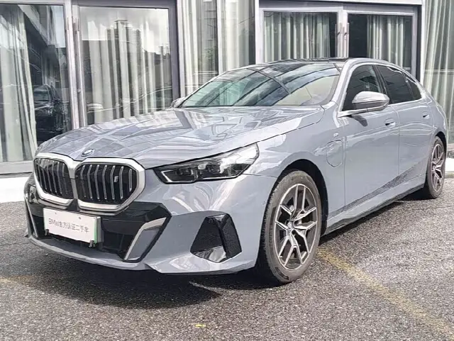 BMW i5 2024, 16 000 км
