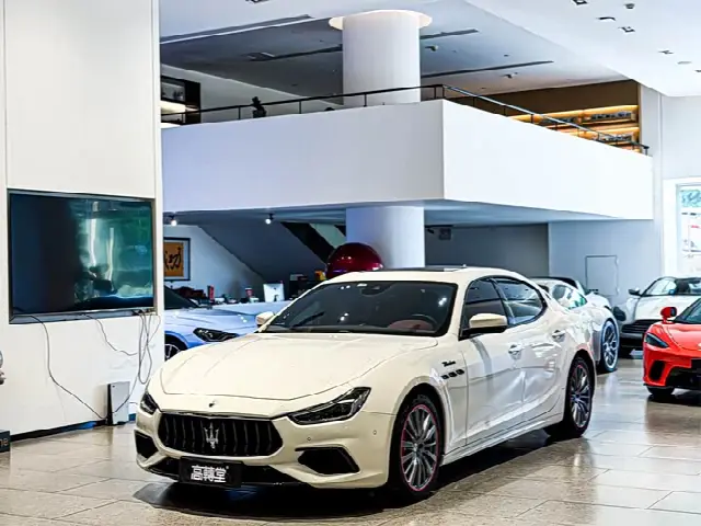 Maserati Ghibli 2023, 9 000 км