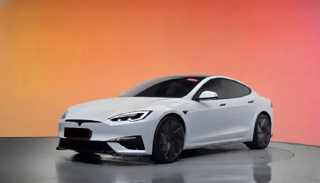 Tesla Model S — фото из объявления