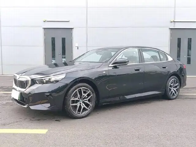 BMW i5 2025, 9 000 км