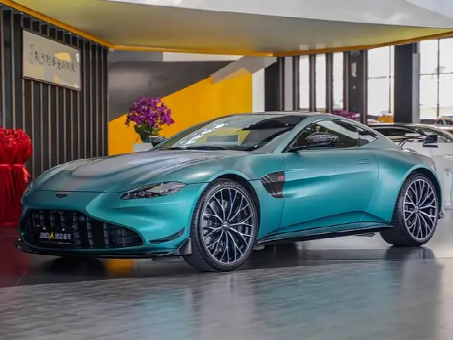 Aston Martin V8 Vantage 2022, 24 000 км