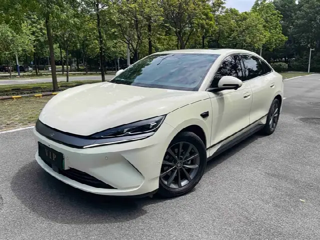 BYD Qin L 2025, 11 000 км