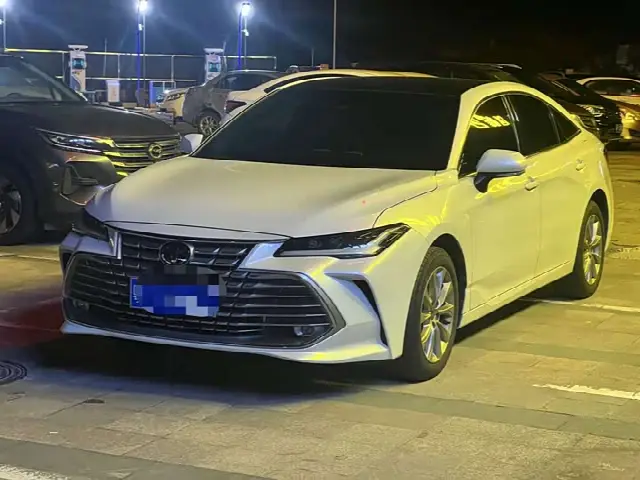Toyota Avalon 2023, 10 000 км