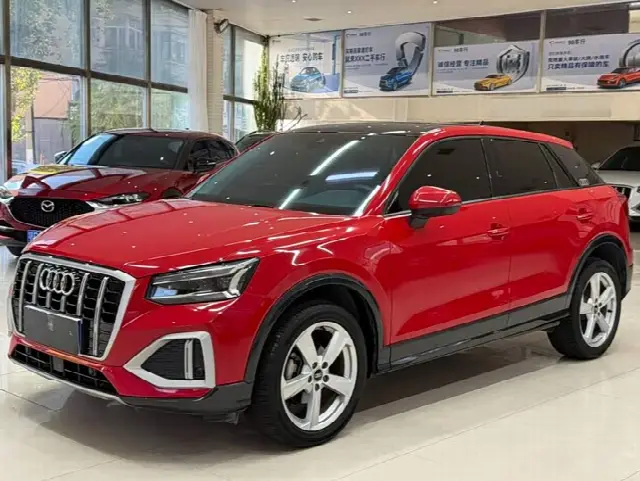 Audi Q2L 2022, 12 000 км