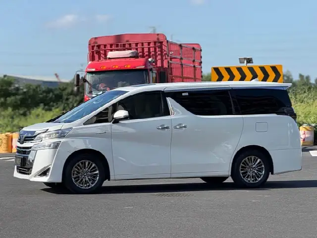 Toyota Vellfire 2021, 58 000 км