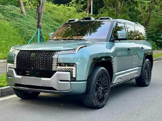 BYD Yangwang U8 2023, новый