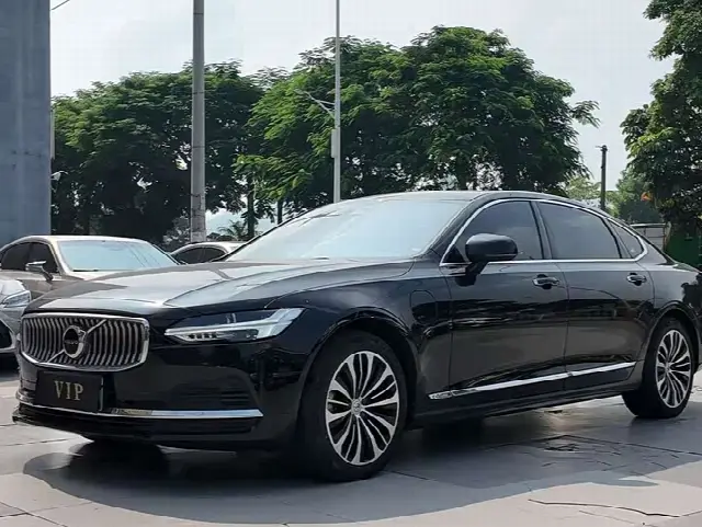 Volvo S90 Hybrid 2023, 48 000 км