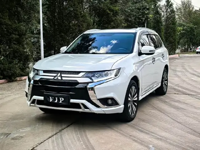 Mitsubishi Outlander 2021, 28 000 км