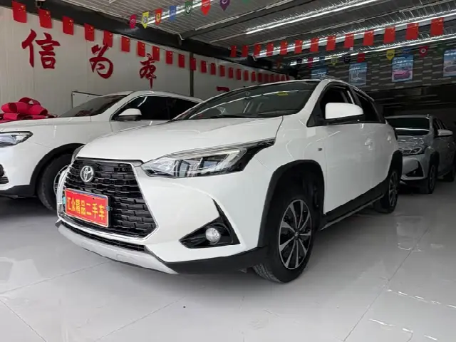 Toyota Yaris L Hatchback 2022, 10 000 км