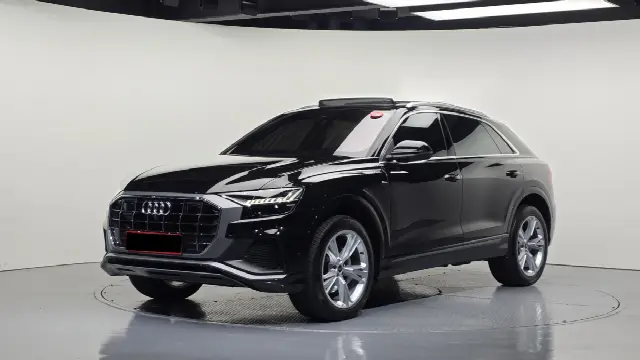 Audi Q8 2018, 33 915 км