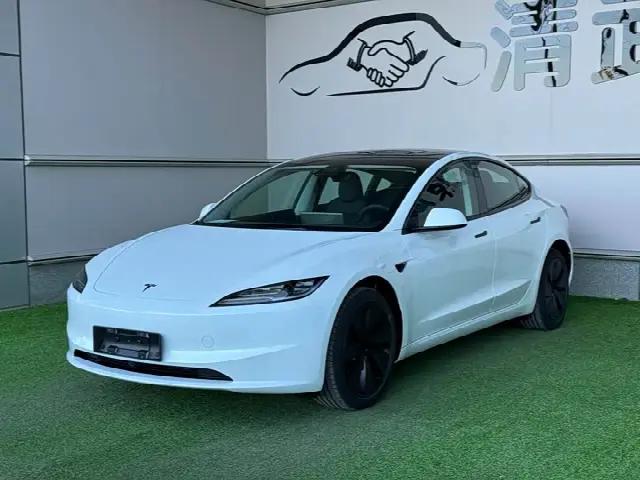 Tesla Model 3 2026, новый