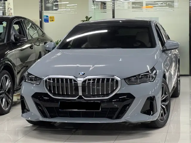BMW 5 Series 2023, 2 200 км