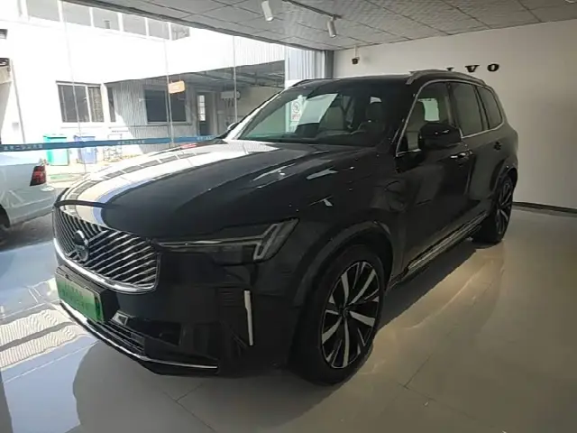 Volvo XC90 Hybrid 2025, 5 600 км
