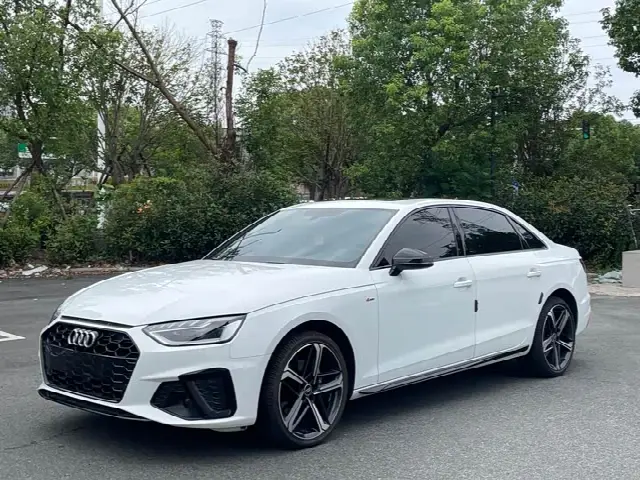 Audi A4L 2024, 18 000 км