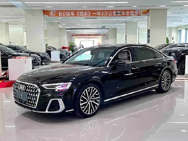 Audi A8 2023, 18 000 км