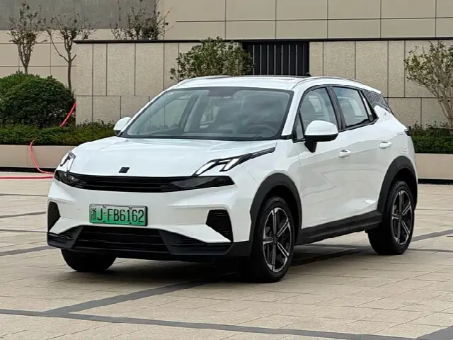 Lynk & Co 06 EM-P Hybrid 2023, новый