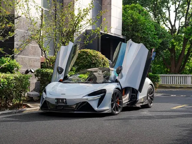 McLaren Artura 2023, 3 000 км