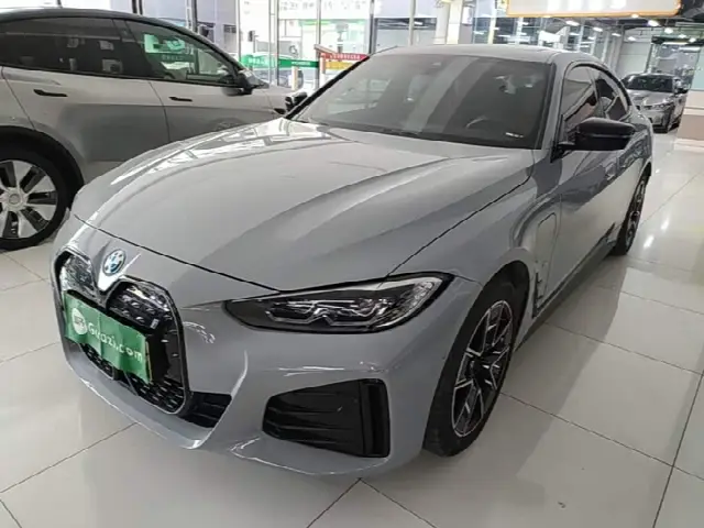 BMW i4 2022, 41 800 км